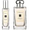 Цветочный аромат Peony and Blush Suede, созданный парфюмером Кристин Нагель, представляет цветочное семейство ароматов. Композицию открывает аппетитный, сочный и свежий оттенок красного яблока. Бархатистые лепестки благородного пиона выразительно переплетаются с изящными нотками жасмина, романтической розы и пряной гвоздики, образуя сердце аромата. Шлейф композиции подчеркивает цветочные тона нюансами замши.