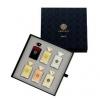В состав мужской парфюмерной коллекции Amouage Miniature Collection вошла шестерка самых продаваемых ароматов легендарного оманского Дома Amouage. Флакончики с ароматами декорированы хрусталем, а их объем и форма превращают набор в роскошный подарок, позволяют ему стать идеальным спутником во всех Ваших путешествиях. В состав подарочного набора вошли такие ароматы-бестселлеры Amouage, как Lyric, Reflection, Gold, Jubilation XXV, Epic и Dia.Сентиментальный Lyric растревожит чувства нотами бергамота, лайма, непальской розы, ангелики, цветка апельсина, мускатного ореха, гальбанума, шафрана, имбиря, сосны, ладана, сандалового дерева, мускуса и ванили. Жаркий, обжигающий летний Reflection играет на солнце оттенками розмарина, майской розы, красного перца, корня ириса, нероли, жасмина, сандалового дерева, ветивера, кедр и пачули. Роскошный Gold выделит своего обладателя из толпы, подчеркивая его сексуальность и достаток. Неповторимый и противоречивый, Gold образован нотами шиповника, ладана, ландыша, корня ириса, мирро, жасмина, амбры, сандалового дерева, пачули, мускуса, циветты, дубового мха и кедра.Задуманный как дневное дополнение к композиции Gold, аромат Dia представляет собой великолепно продуманный шипр, являющий пример аристократической деликатности и тонкости. Композиция представлена нотами ладанника, померанца, кардамона, ладана, пиона, иланг-иланга, фиалкового корня, сливы, ветивера, кожи, пачули, амбры и палисандра.Jubilation XXV отразит суть философии обладателя загадочного и сложного для понимания характера. Изысканность культур и эпох воплощена в нотах лабданума, кориандра, апельсина, даваны, ладана, ежевики, меда, корицы, орхидеи, розы, гвоздики, семян сельдерея, гваяковой древесины, пачули, опопонакса, мирры, атласского кедра, мускуса, мха, амбры, бессмертника и удовой древесины.Образ современного и уверенного в себе джентльмена – обладателя изысканного вкуса, обрел свое воплощение в пряной древесной композиции Epic и нотах сливы, бергамота, мандарина, цветов апельсина, жасмина, розы, орхидеи, иланг-иланга, гелиотропа, амбры, мускуса, пачули, сандалового дерева, ветивера и ладана.
