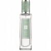 Jo Malone Lily of the Valley & Ivy (переводится как «Ландыш и плющ») – это превосходная манящая и воздушная, мягкая и освежающая цветочная парфюмерная симфония, которая появится на международном рынке косметики и парфюмерии под величественным названием всемирно известной торговой марки Jo Malone в 2015- м году. Она одинаково гармонично впишется как в обольстительный мужской, так и в очаровательный женский образ. Парфюмерная новинка вошла в оригинальную коллекцию Rock The Ages гениального парфюмера Кристины Нагель. Следует отметить, что абсолютно все «экспонаты» этой удивительной коллекции символизируют собой конкретную эпоху насыщенной истории Великобритании. Восхитительная композиция Jo Malone Lily of the Valley & Ivy навевает своему обладателю мысли о Георгианской эпохе великой Великобритании, которая длилась с 1714-го по 1830- й годы… Раскрывается композиция Lily of the Valley & Ivy от бренда Jo Malone экстравагантными аккордами плюща, солнечного розового грейпфрута и душистой черной смородины. В сердце аромата играют ноты утонченного ландыша и нежного нарцисса. Завершает звучание этой великолепной симфонии роскошный шлейф из ноток пчелиного воска, белая амбра и темпераментный мускус.